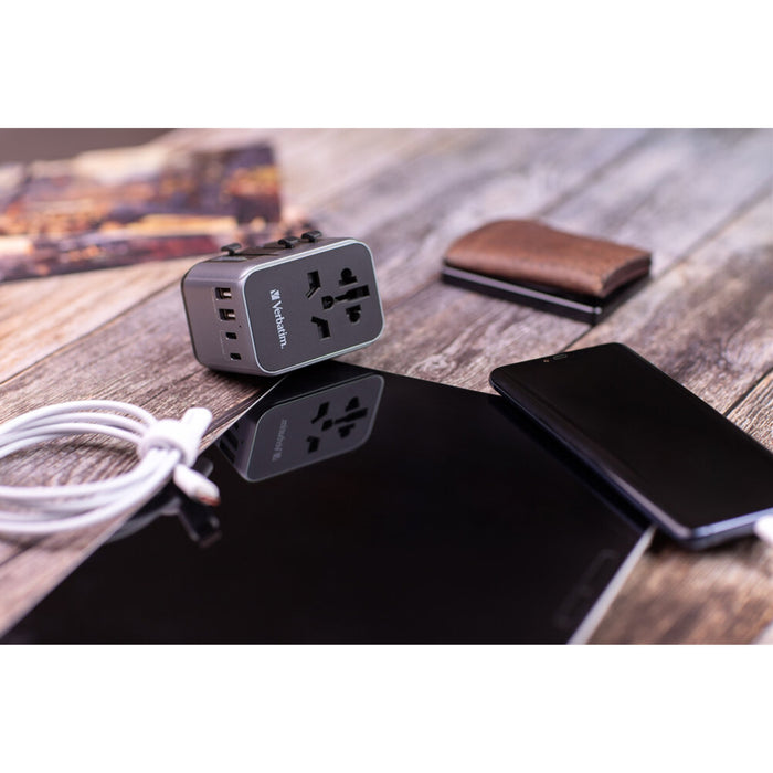 Verbatim UTA-03 Universal Travel Adapter 30W USB-C PD