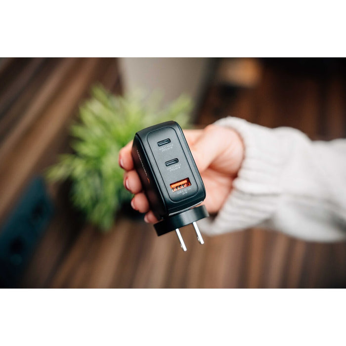 Verbatim 65W Mini GaN Charger with Display 3-Port USB-C