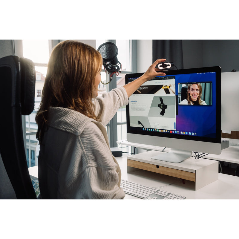 Verbatim AWC-02 1080p Autofocus Webcam with Mic & Light